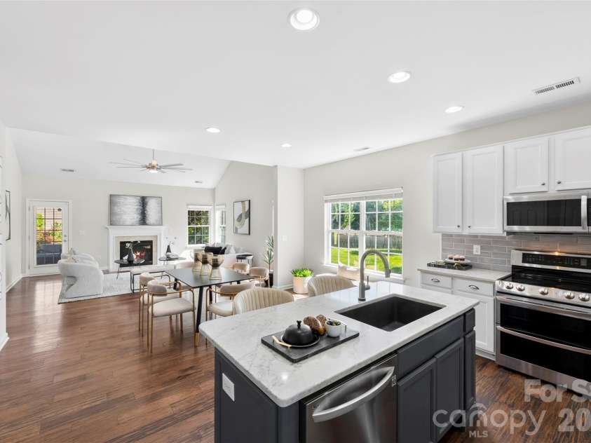 10307 Dominion Village Drive, Charlotte, NC 28269.  MLS# CAR4364669, YatesRealty ID 15088. 