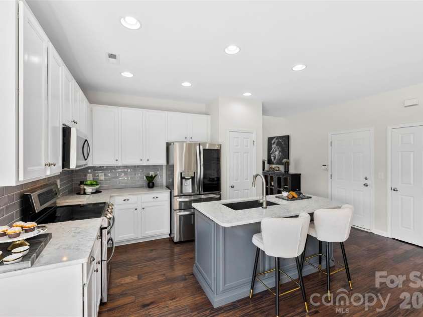 10307 Dominion Village Drive, Charlotte, NC 28269.  MLS# CAR4364669, YatesRealty ID 15088. 