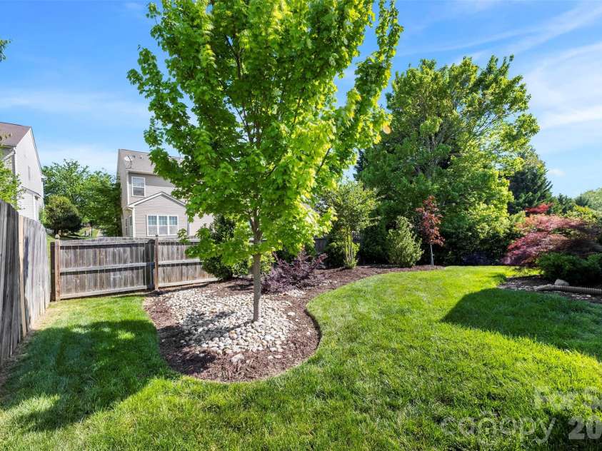 10307 Dominion Village Drive, Charlotte, NC 28269.  MLS# CAR4364669, YatesRealty ID 15088. 