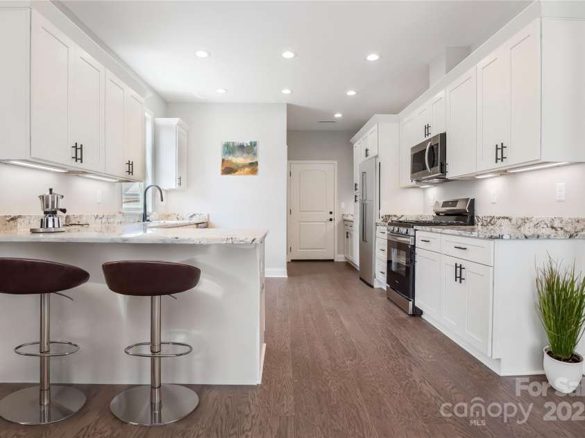 835 A Wynnshire Drive, Hickory, NC 28601.  MLS# CAR4254835, YatesRealty ID 15088. Kitchen