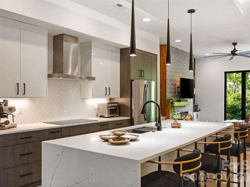 2716 Davidson Street, Charlotte, NC 28205.  MLS# CAR4369098, YatesRealty ID 15089. 