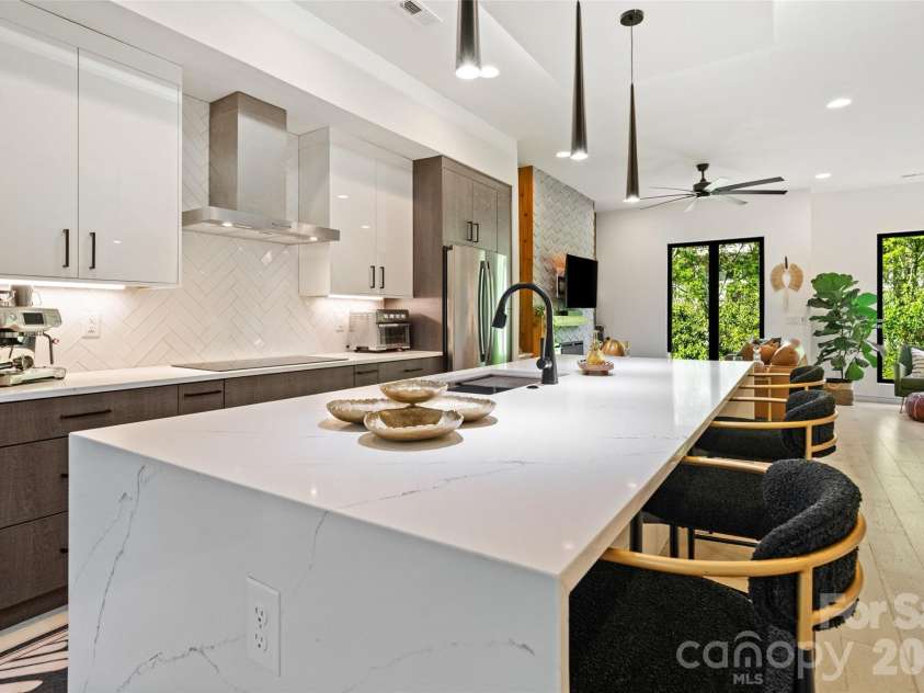 2716 Davidson Street, Charlotte, NC 28205.  MLS# CAR4369098, YatesRealty ID 15089. 