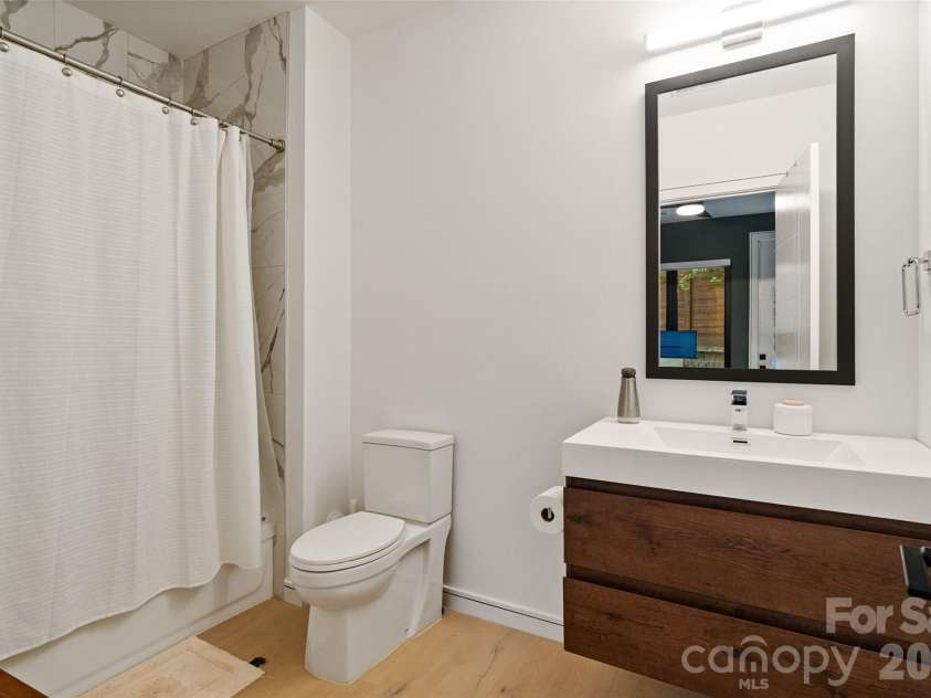 2716 Davidson Street, Charlotte, NC 28205.  MLS# CAR4369098, YatesRealty ID 15089. Full bath #1