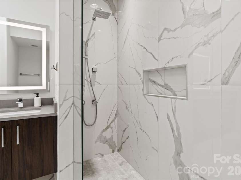2716 Davidson Street, Charlotte, NC 28205.  MLS# CAR4369098, YatesRealty ID 15089. Light up mirror