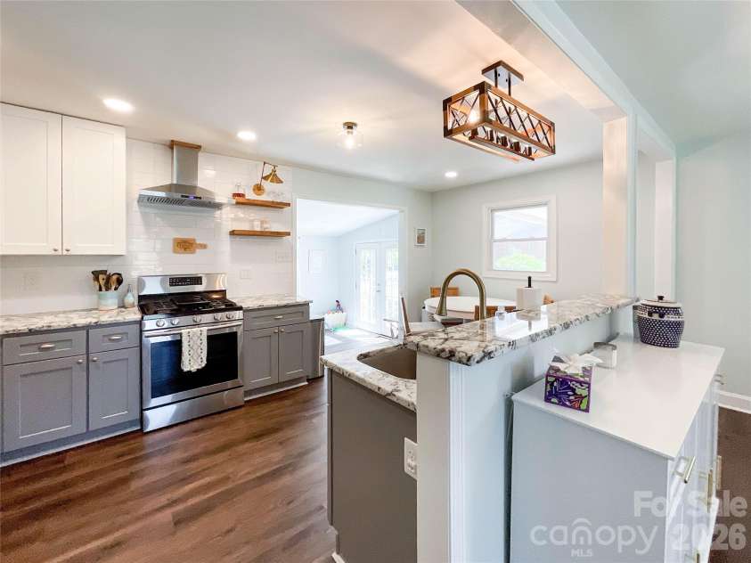 3827 Topsfield Road, Charlotte, NC 28211.  MLS# CAR4369496, YatesRealty ID 15090. 