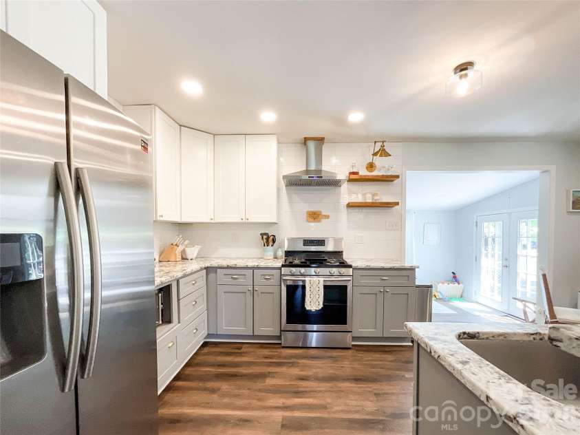 3827 Topsfield Road, Charlotte, NC 28211.  MLS# CAR4369496, YatesRealty ID 15090. 