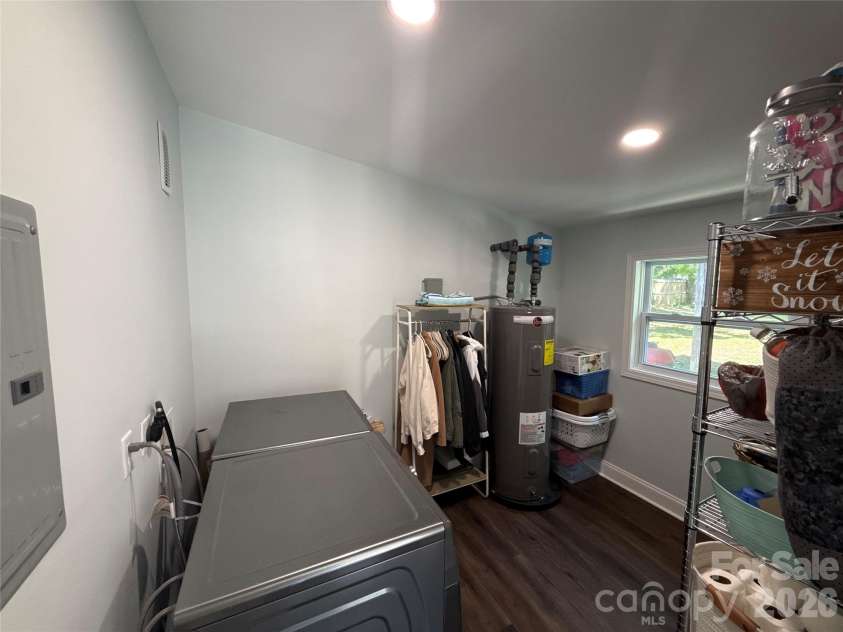 3827 Topsfield Road, Charlotte, NC 28211.  MLS# CAR4369496, YatesRealty ID 15090. 