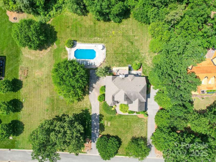 1508 Avalon Oaks Court, Dallas, NC 28034.  MLS# CAR4259565, YatesRealty ID 15091. 