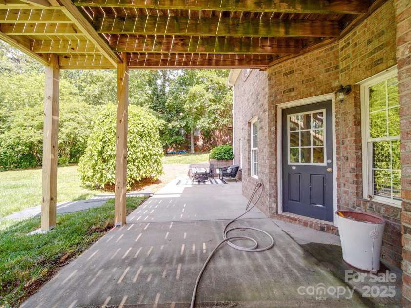 1508 Avalon Oaks Court, Dallas, NC 28034.  MLS# CAR4259565, YatesRealty ID 15091. 