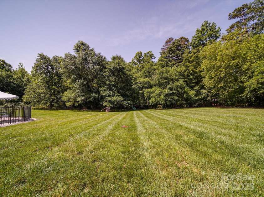 1508 Avalon Oaks Court, Dallas, NC 28034.  MLS# CAR4259565, YatesRealty ID 15091. 