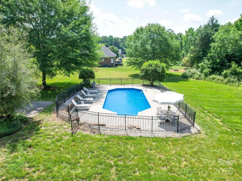 1508 Avalon Oaks Court, Dallas, NC 28034.  MLS# CAR4259565, YatesRealty ID 15091. 