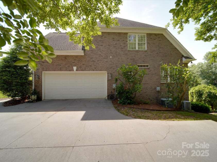 1508 Avalon Oaks Court, Dallas, NC 28034.  MLS# CAR4259565, YatesRealty ID 15091. 