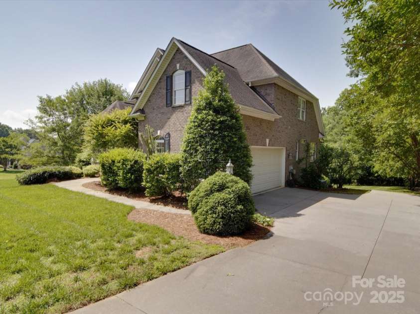 1508 Avalon Oaks Court, Dallas, NC 28034.  MLS# CAR4259565, YatesRealty ID 15091. 