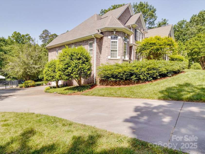 1508 Avalon Oaks Court, Dallas, NC 28034.  MLS# CAR4259565, YatesRealty ID 15091. 