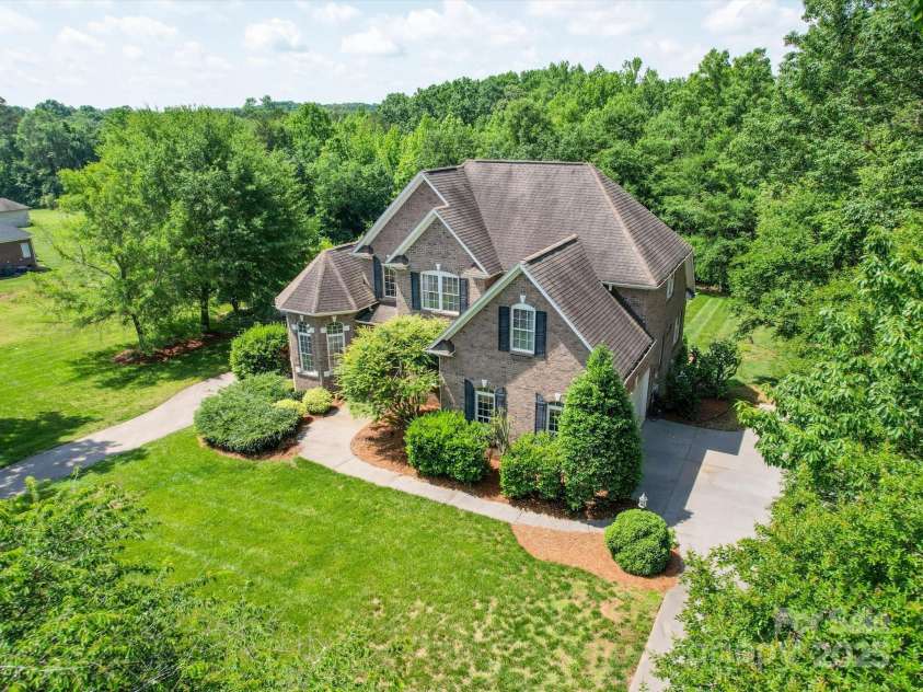 1508 Avalon Oaks Court, Dallas, NC 28034.  MLS# CAR4259565, YatesRealty ID 15091. 