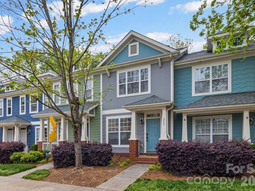 233 Hurston Circle, Charlotte, NC 28208.  MLS# CAR4369044, YatesRealty ID 15091. 