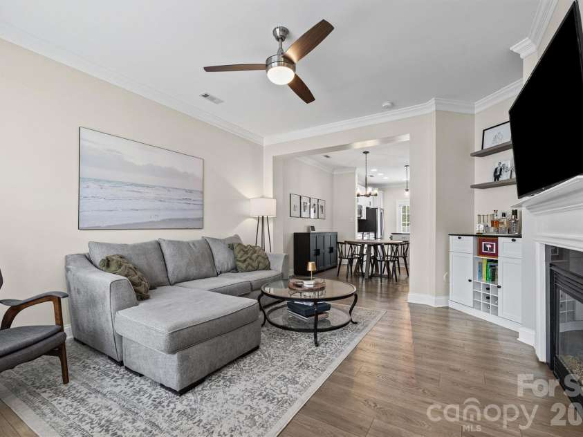 233 Hurston Circle, Charlotte, NC 28208.  MLS# CAR4369044, YatesRealty ID 15091. 
