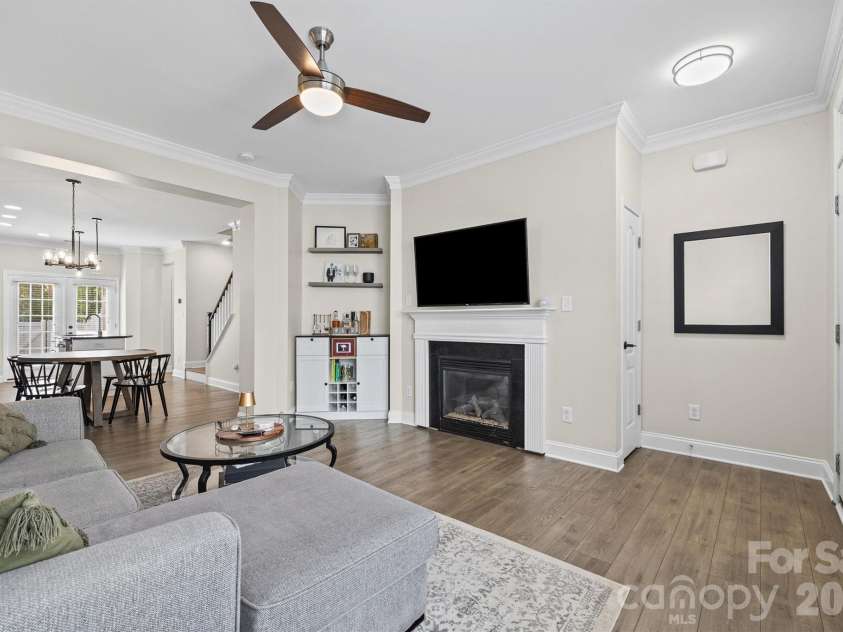 233 Hurston Circle, Charlotte, NC 28208.  MLS# CAR4369044, YatesRealty ID 15091. 