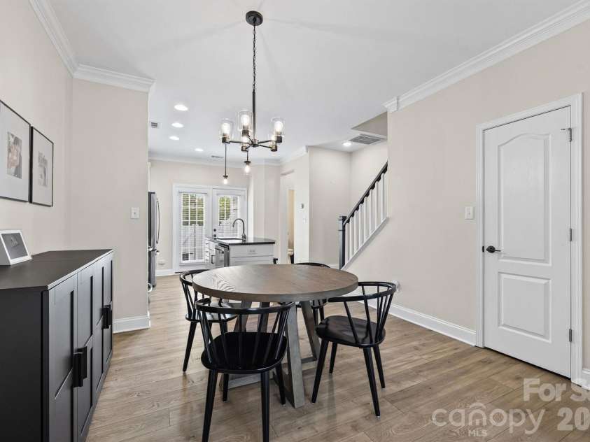 233 Hurston Circle, Charlotte, NC 28208.  MLS# CAR4369044, YatesRealty ID 15091. 