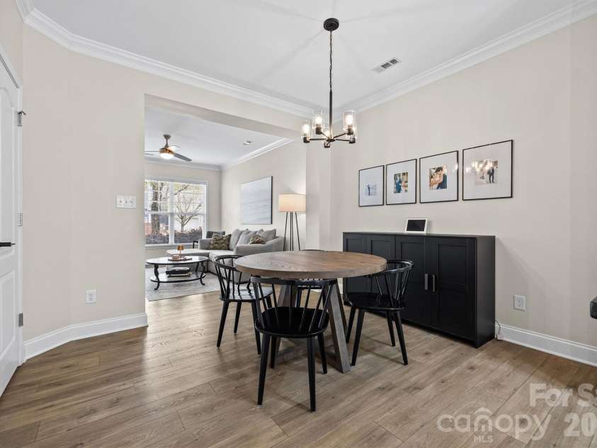233 Hurston Circle, Charlotte, NC 28208.  MLS# CAR4369044, YatesRealty ID 15091. 