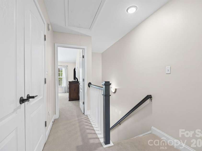 233 Hurston Circle, Charlotte, NC 28208.  MLS# CAR4369044, YatesRealty ID 15091. 
