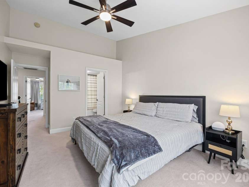 233 Hurston Circle, Charlotte, NC 28208.  MLS# CAR4369044, YatesRealty ID 15091. 