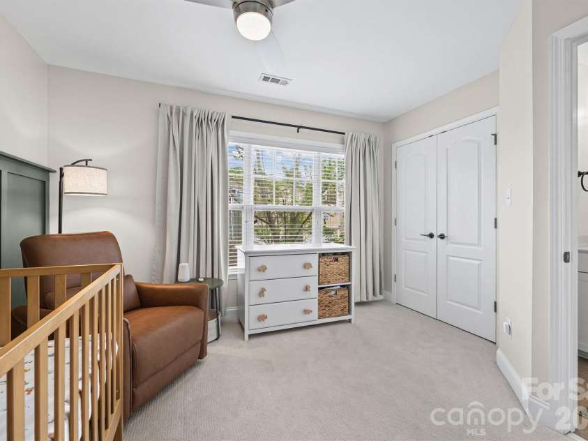 233 Hurston Circle, Charlotte, NC 28208.  MLS# CAR4369044, YatesRealty ID 15091. 