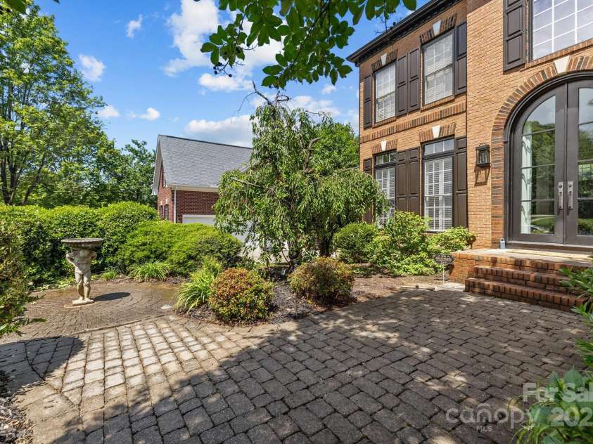 9625 Donna Ve Lane, Charlotte, NC 28277.  MLS# CAR4257390, YatesRealty ID 15092. 