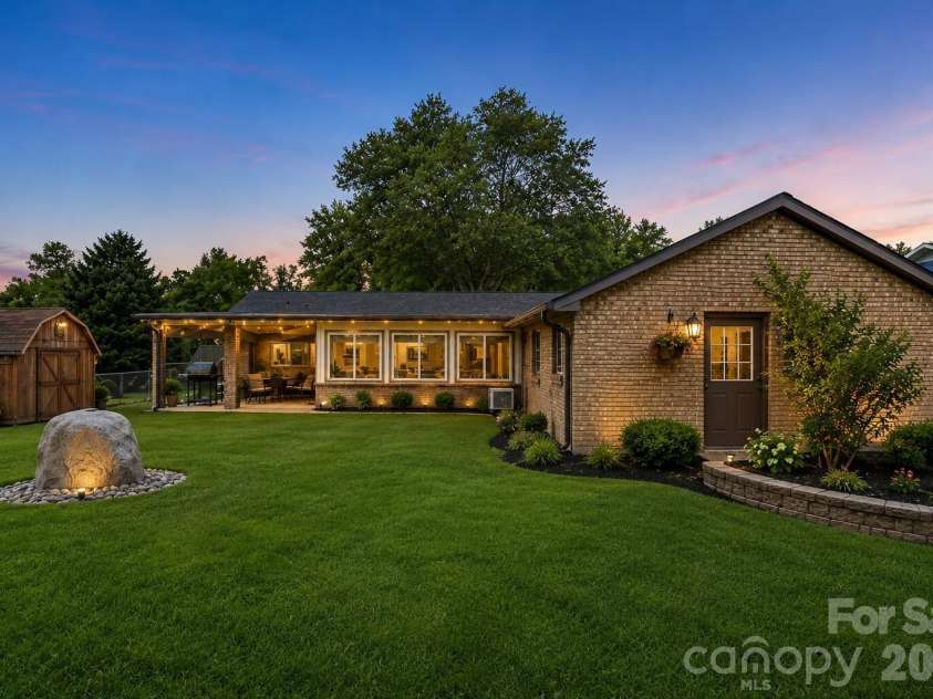 125 Southwood Park Road, Mooresville, NC 28117.  MLS# CAR4340235, YatesRealty ID 15093. Virtually Enhanced