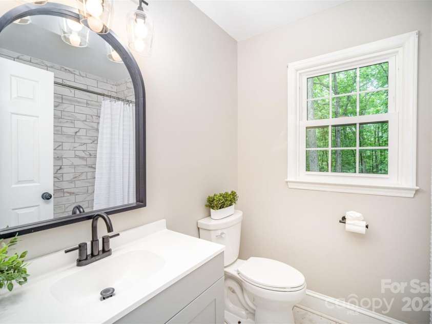 328 Earl Griffin Road, Monroe, NC 28112.  MLS# CAR4251037, YatesRealty ID 15093. 2nd floor Full bath with tub/shower.