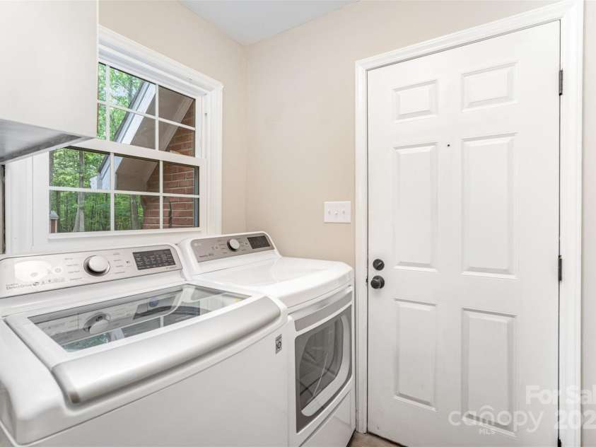 328 Earl Griffin Road, Monroe, NC 28112.  MLS# CAR4251037, YatesRealty ID 15093. Main Floor Laundry Room