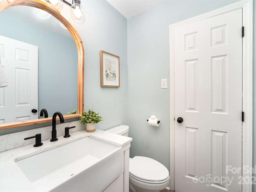 328 Earl Griffin Road, Monroe, NC 28112.  MLS# CAR4251037, YatesRealty ID 15093. Main floor powder room