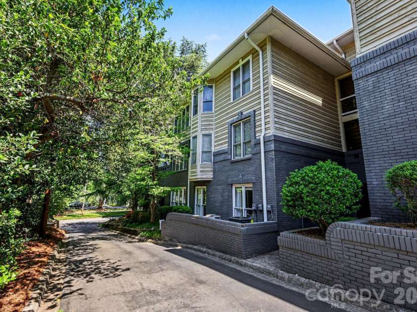 601 Queens Road, Charlotte, NC 28207.  MLS# CAR4370863, YatesRealty ID 15094. 