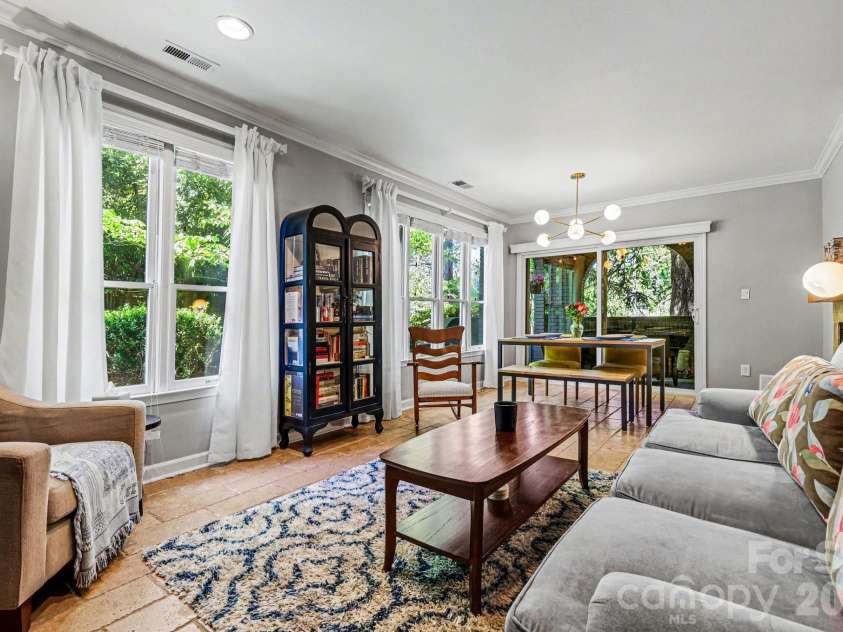 601 Queens Road, Charlotte, NC 28207.  MLS# CAR4370863, YatesRealty ID 15094. 