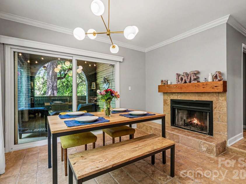 601 Queens Road, Charlotte, NC 28207.  MLS# CAR4370863, YatesRealty ID 15094. 