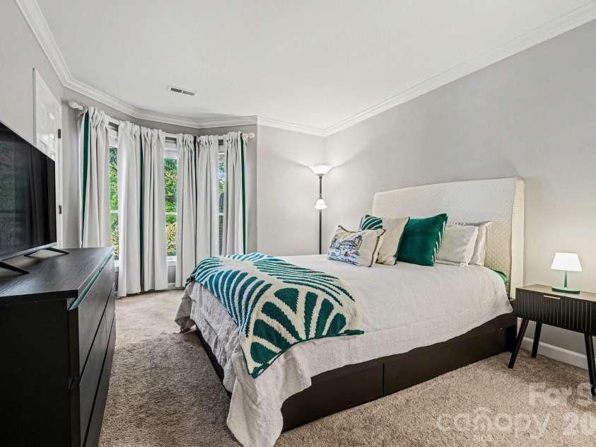 601 Queens Road, Charlotte, NC 28207.  MLS# CAR4370863, YatesRealty ID 15094. 