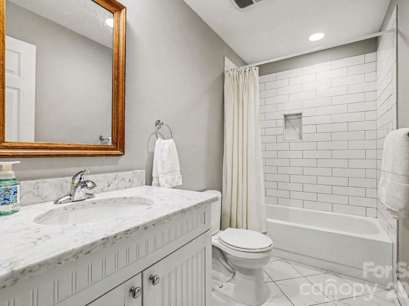 601 Queens Road, Charlotte, NC 28207.  MLS# CAR4370863, YatesRealty ID 15094. 