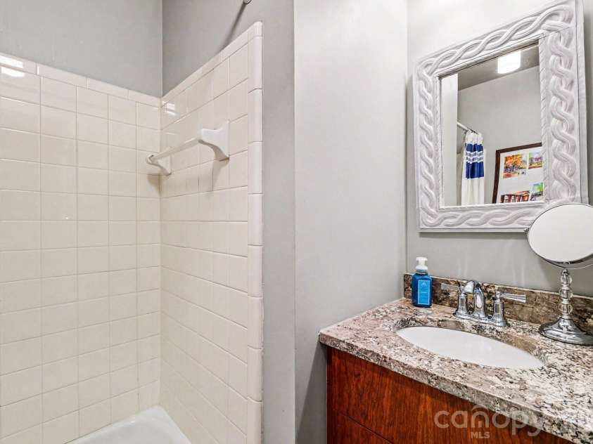 601 Queens Road, Charlotte, NC 28207.  MLS# CAR4370863, YatesRealty ID 15094. 
