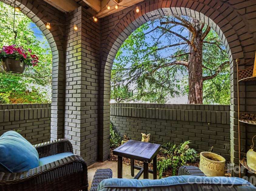 601 Queens Road, Charlotte, NC 28207.  MLS# CAR4370863, YatesRealty ID 15094. 