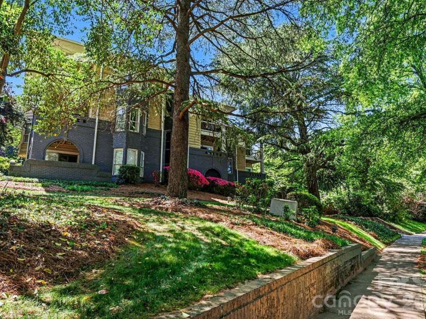 601 Queens Road, Charlotte, NC 28207.  MLS# CAR4370863, YatesRealty ID 15094. 