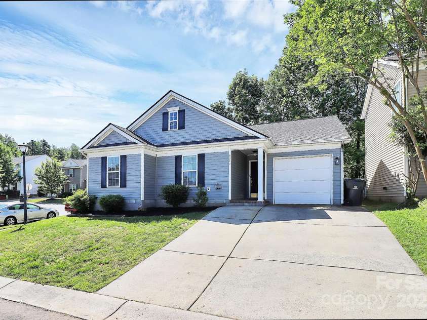 9212 Scotts Elm Court, Charlotte, NC 28215.  MLS# CAR4253200, YatesRealty ID 15094. 