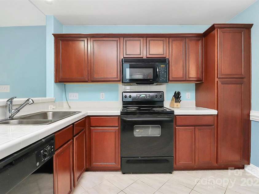 9212 Scotts Elm Court, Charlotte, NC 28215.  MLS# CAR4253200, YatesRealty ID 15094. 