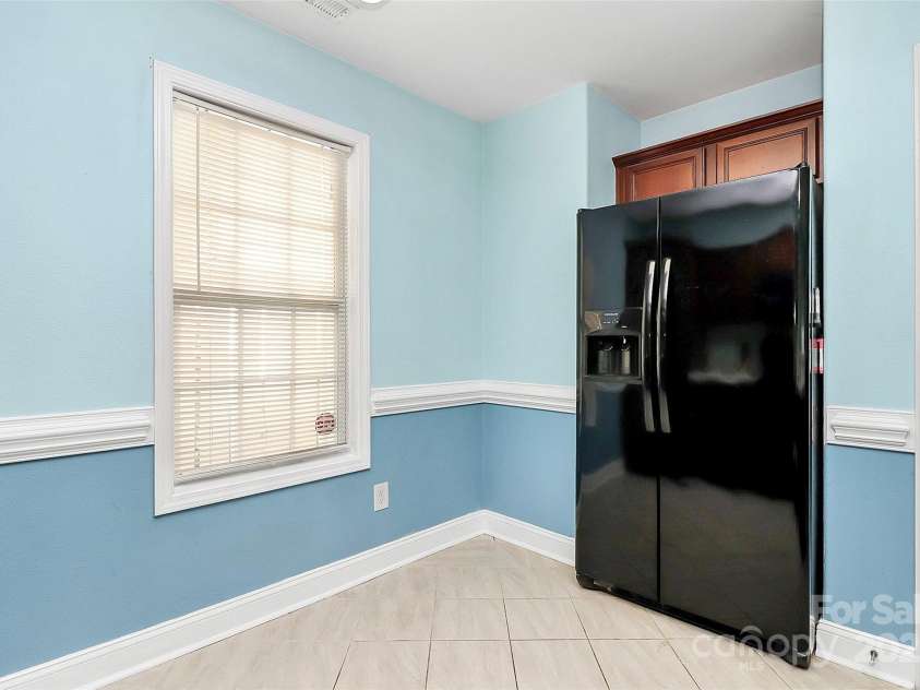 9212 Scotts Elm Court, Charlotte, NC 28215.  MLS# CAR4253200, YatesRealty ID 15094. 