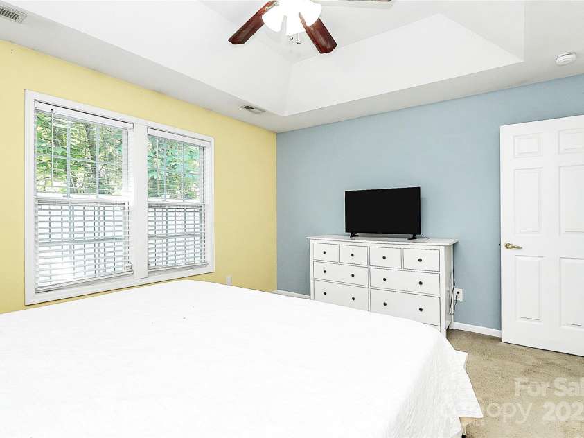 9212 Scotts Elm Court, Charlotte, NC 28215.  MLS# CAR4253200, YatesRealty ID 15094. 