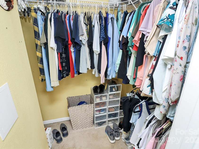 9212 Scotts Elm Court, Charlotte, NC 28215.  MLS# CAR4253200, YatesRealty ID 15094. 