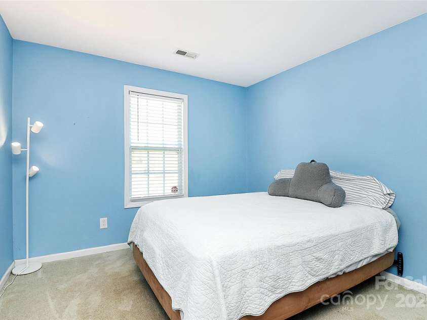 9212 Scotts Elm Court, Charlotte, NC 28215.  MLS# CAR4253200, YatesRealty ID 15094. 