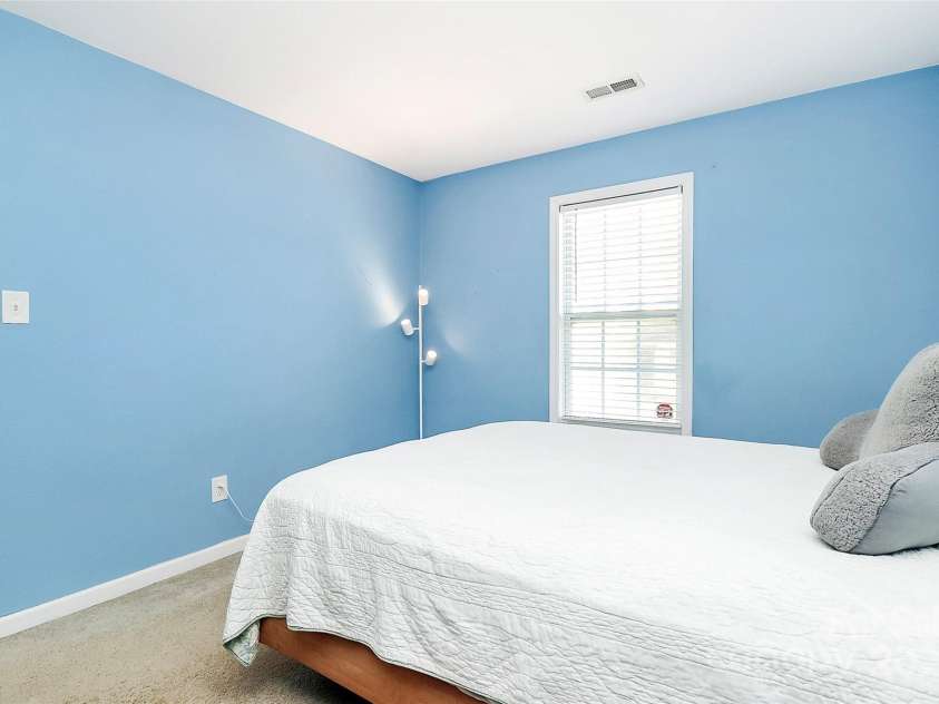 9212 Scotts Elm Court, Charlotte, NC 28215.  MLS# CAR4253200, YatesRealty ID 15094. 
