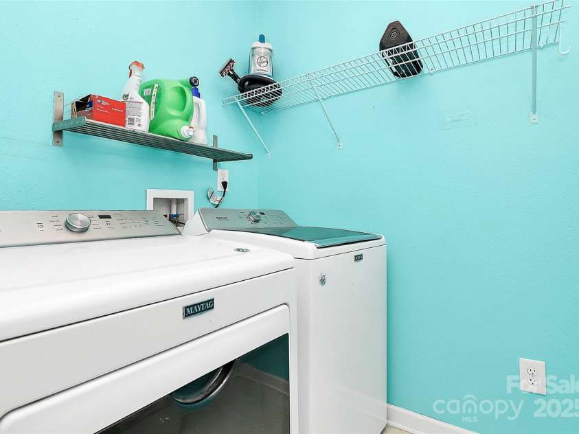 9212 Scotts Elm Court, Charlotte, NC 28215.  MLS# CAR4253200, YatesRealty ID 15094. 