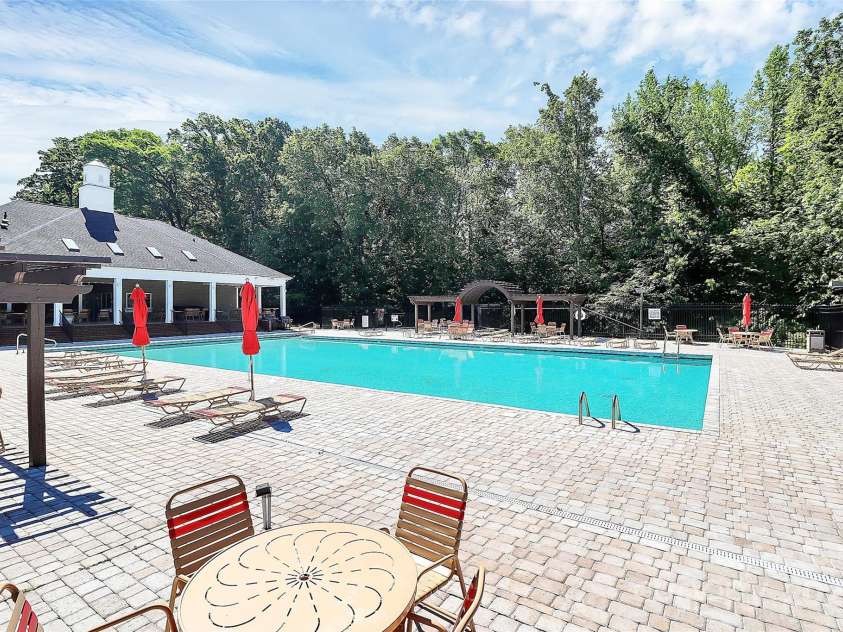 9212 Scotts Elm Court, Charlotte, NC 28215.  MLS# CAR4253200, YatesRealty ID 15094. 