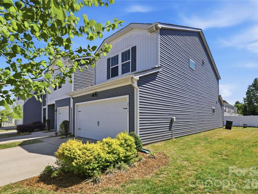 2317 Belterra Drive, Charlotte, NC 28216.  MLS# CAR4371534, YatesRealty ID 15095. 